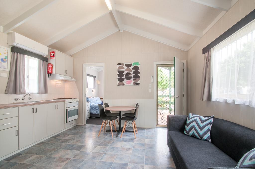Warragul Gardens Holiday Park Экстерьер фото