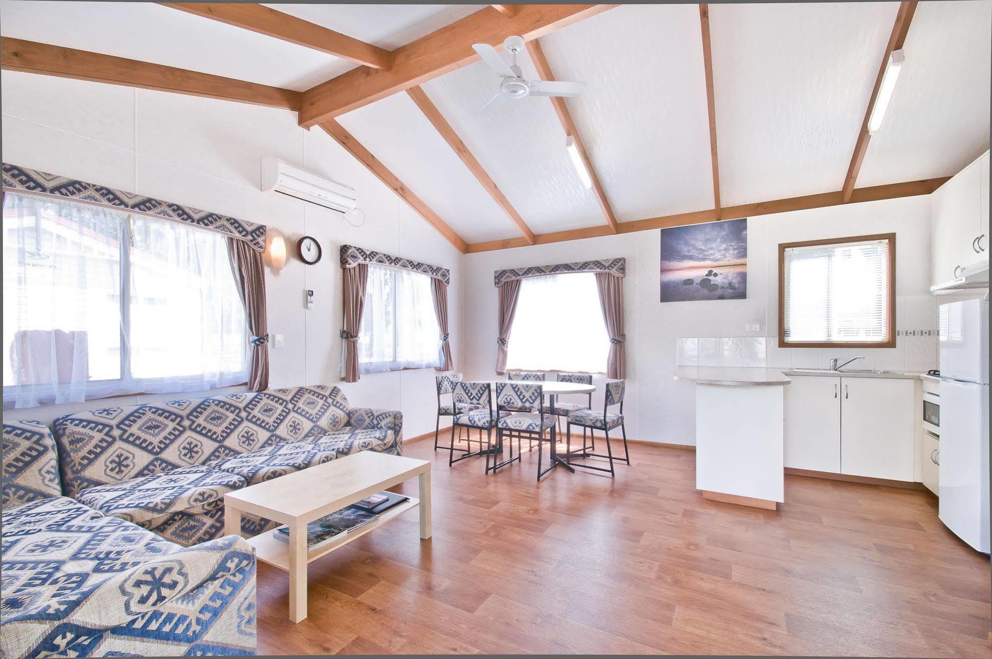 Warragul Gardens Holiday Park Экстерьер фото